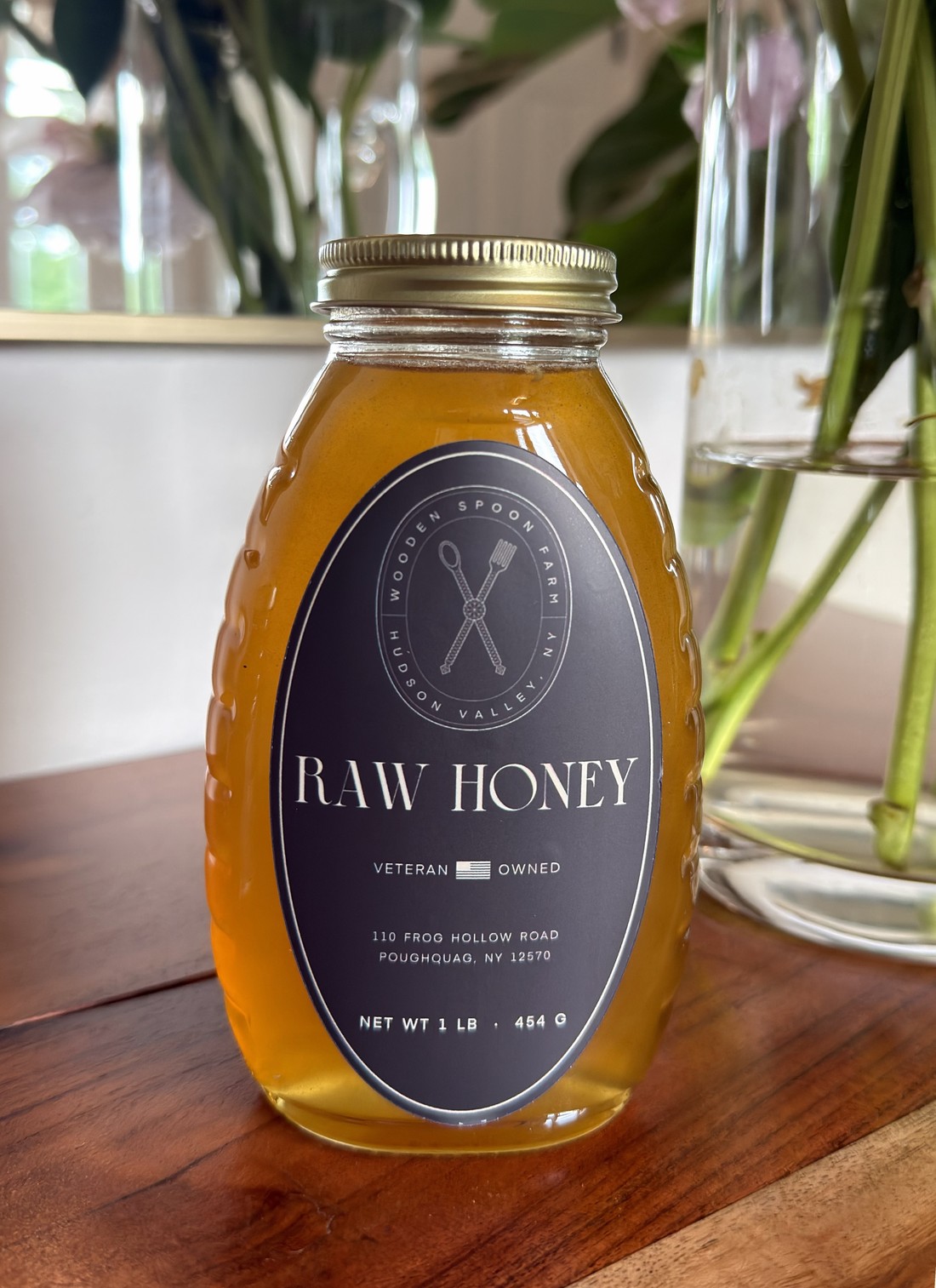 The Classic — 1 lb raw honey in a classic glass jar